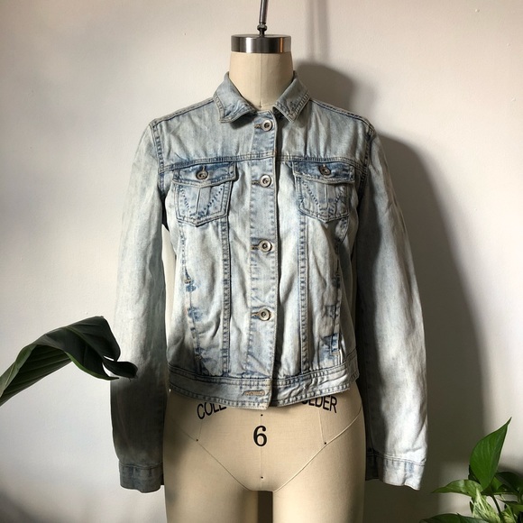 Zara Jackets & Blazers - Classic Zara Lightwash Denim Jean Jacket Sz Small